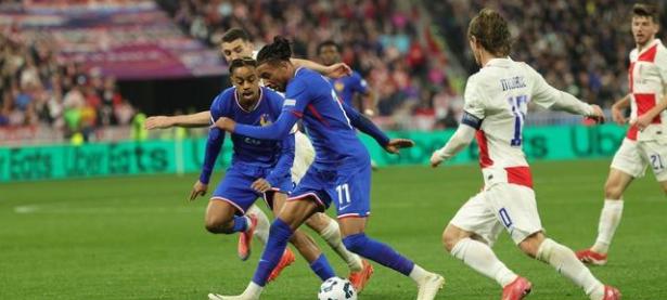 包含摩纳哥客场战平马赛，双方互不相让的词条