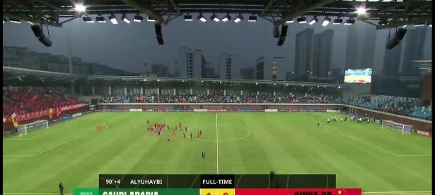 球星闪耀舞台，为球队带来胜利的希望